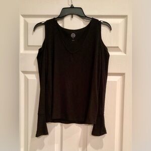Women’s Cold Shoulder V Neck Top with Bell Sleeve size Small